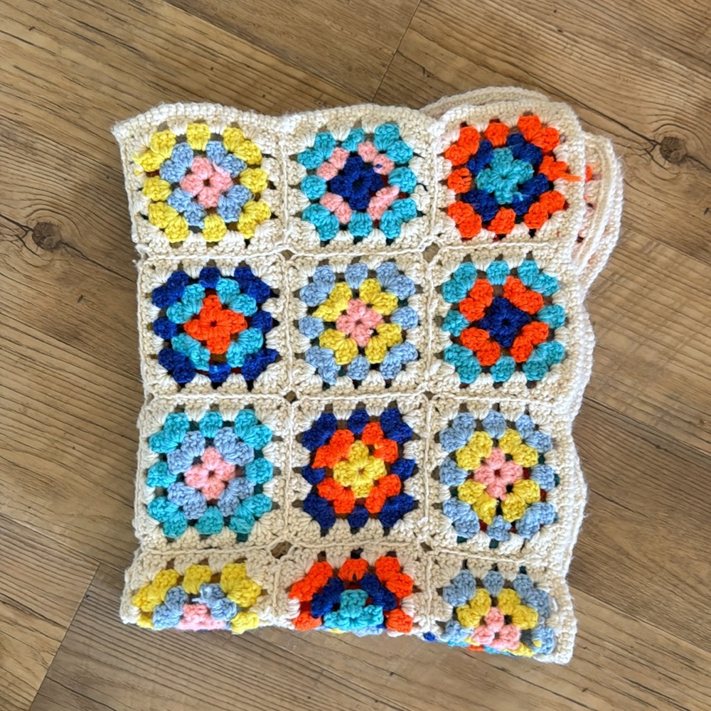 Vintage Handmade Crocheted Granny Square Baby Blanket 29”x34” - Picture 3 of 3